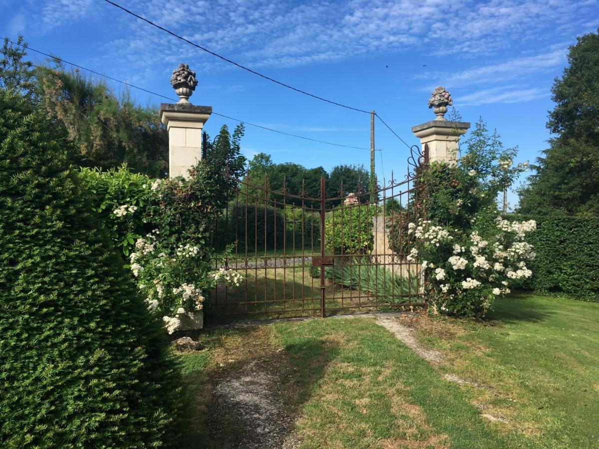 Bed and Breakfast Le Manoir De Maucartier Monnaie Esterno foto